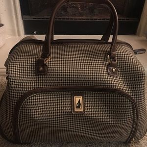 London Fog rolling carry-on suitcase